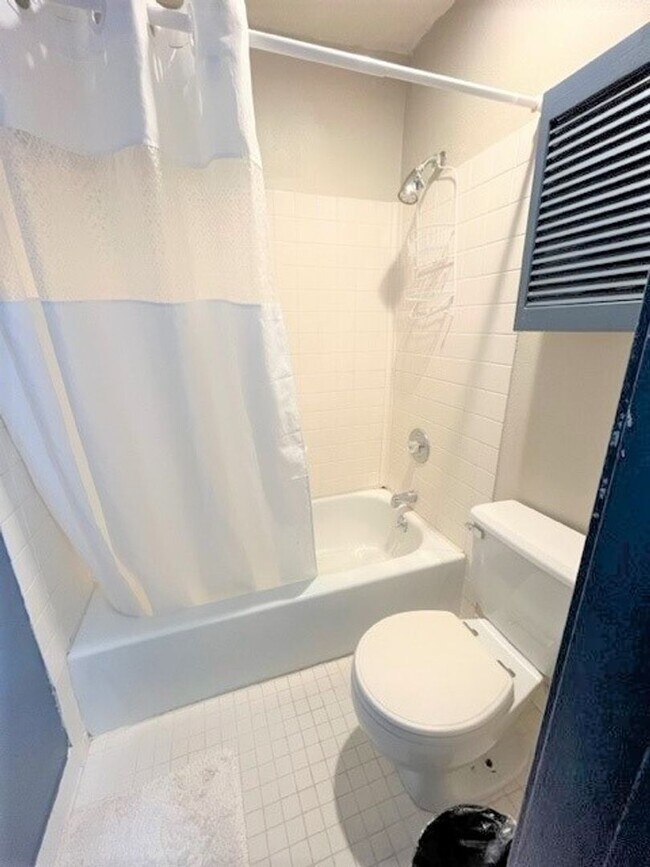 Foto del edificio - Unique Opportunity - Furnished Apartment with Ammenities