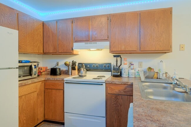 Interior Photo - 203-209 Tee Street