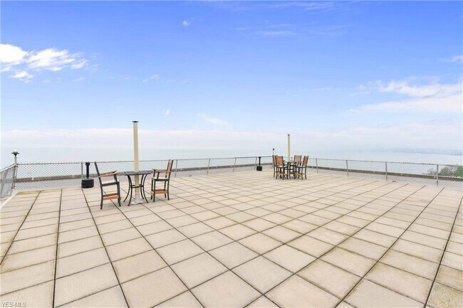 Building Photo - 11820 Edgewater Dr
