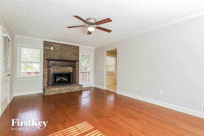 Foto del edificio - 2440 Thompson Mill Rd