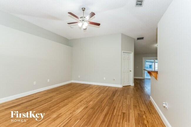 Foto del edificio - 7391 Lawn Tennis Ln