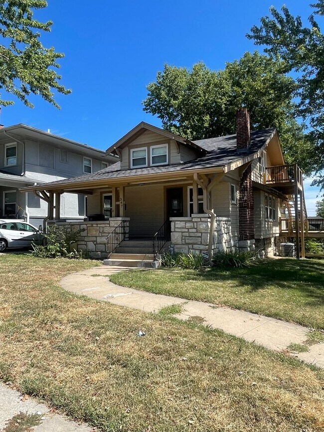 Building Photo - 347 Lawn Ave