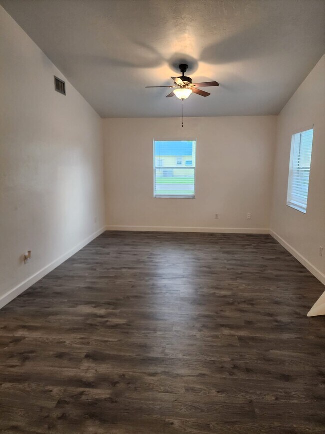Foto del edificio - 202 N Manatee Ave