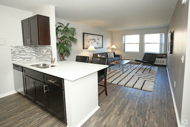 Interior Photo - Spice Tree