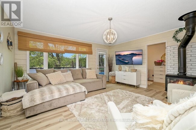 Building Photo - 1084 Bayview Dr