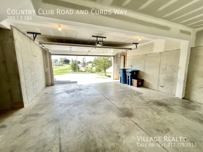 Building Photo - 703 Country Club Rd