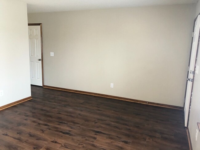 Building Photo - 2 Bed Single Level Duplex in Blue Springs