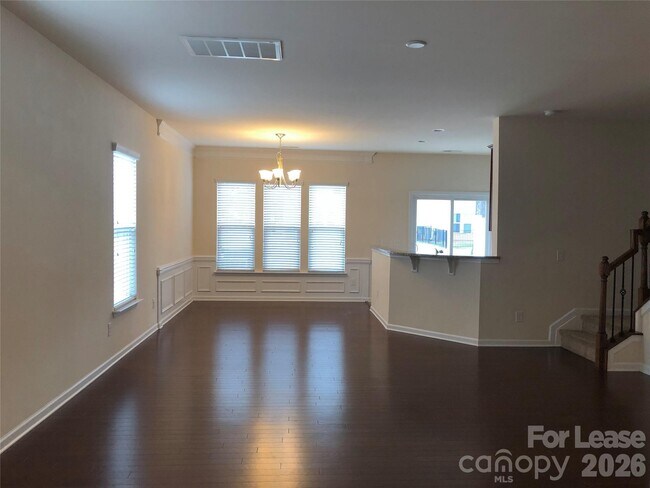 Foto del edificio - 6032 Carrollton Ln