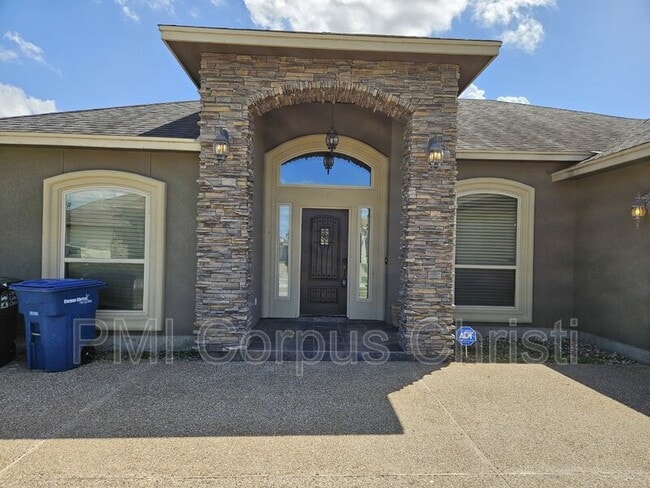 Building Photo - 10325 Beverly Hills Dr