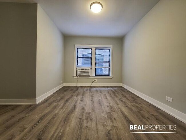 Building Photo - 1 bedroom in CHICAGO IL 60657
