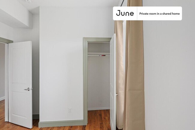 Foto del edificio - Private bedroom in 4 bed/2 bath Home