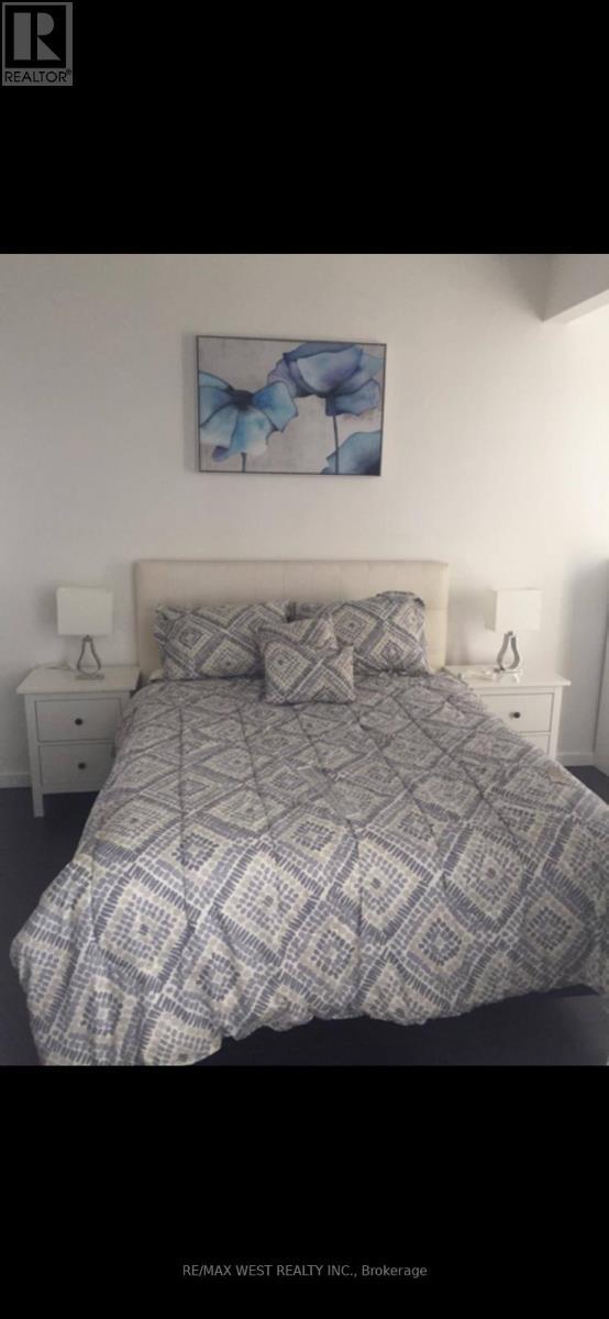 Building Photo - 208 Queens Quay W