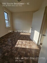 Building Photo - 506 S Broadway