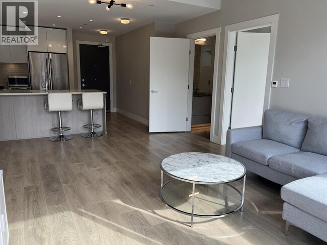 Building Photo - 3588 Sawmill Cres