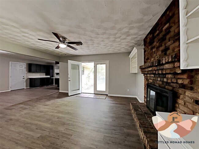 Foto del edificio - 727 Willowood Ln