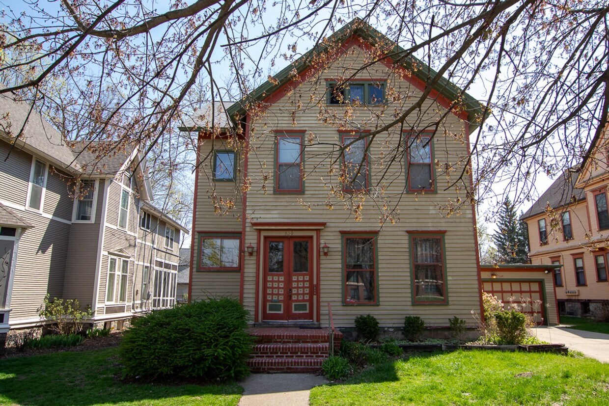Foto principal - 130 College Ave NE