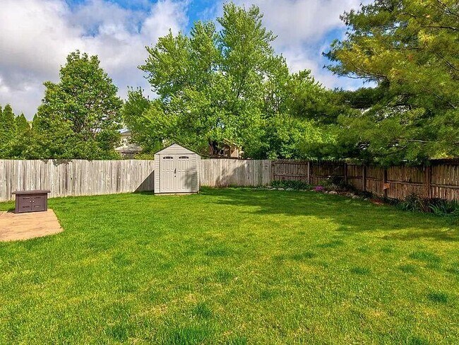 Building Photo - 6911 Mill Pond Dr