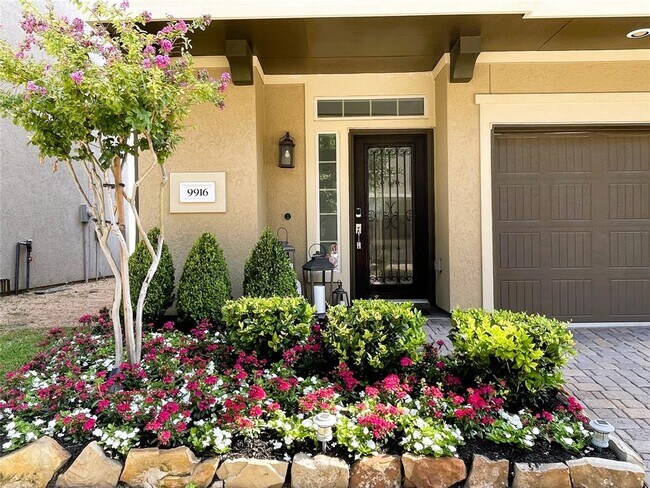 Building Photo - 9916 Spring Shadows Park Cir