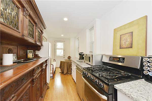 Building Photo - 57 E 73rd St