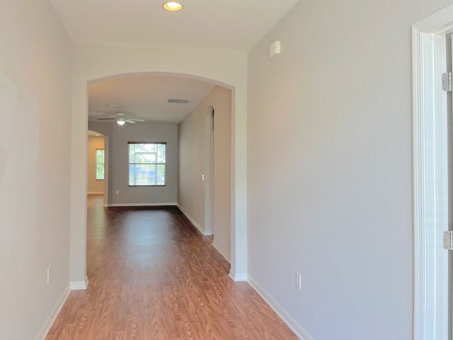 Building Photo - 481 Pheasant Dr
