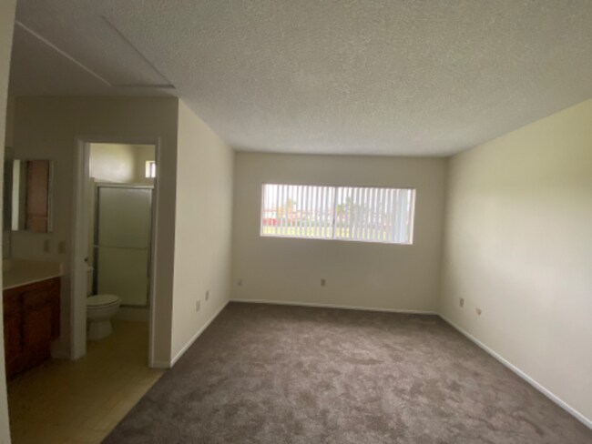Building Photo - 4759 Mayflower Way