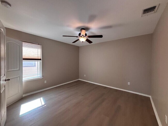 Foto del edificio - 1405 Berlin Ln