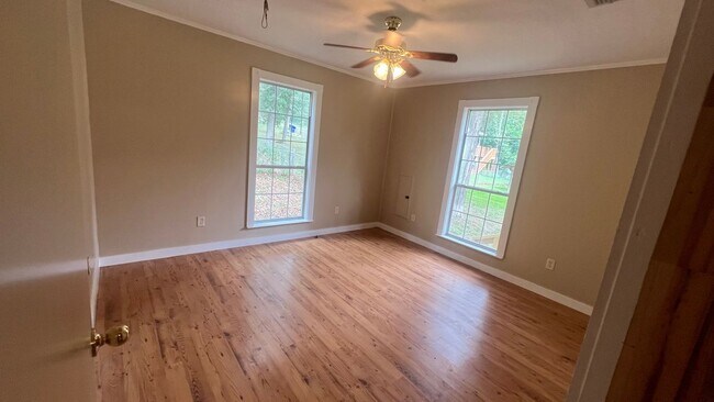 Building Photo - 22712 Creekwood Dr