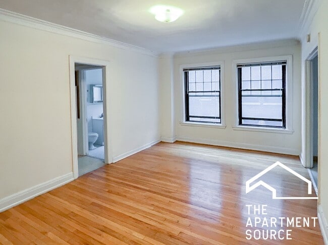Photo - 540 W Briar Pl Apartment