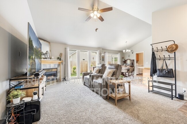 Building Photo - 10563 W Stonecrop Dr