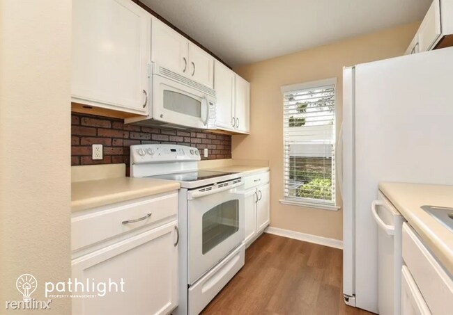 Foto del edificio - 3 br, 2.5 bath House - 3721 Woodbury Hill ...