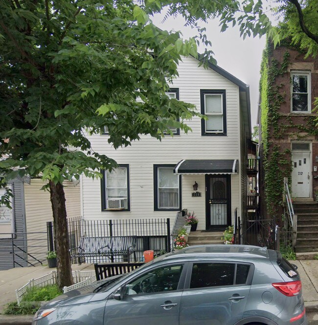 Building Photo - 714 W 17th St