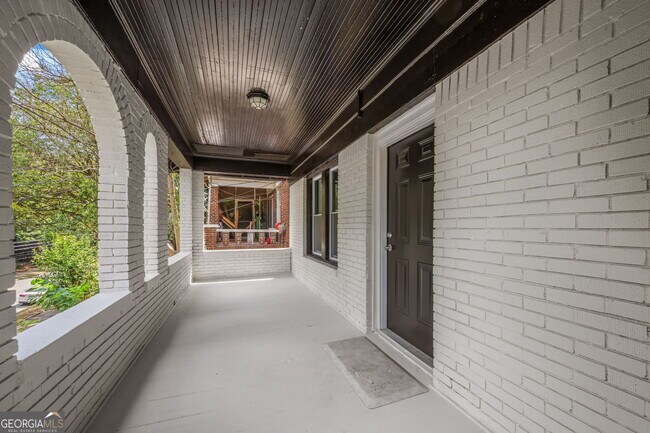 Foto del edificio - 590 Glen Iris Dr NE