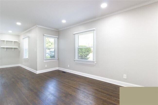 Foto del edificio - 626 Burbank Cir