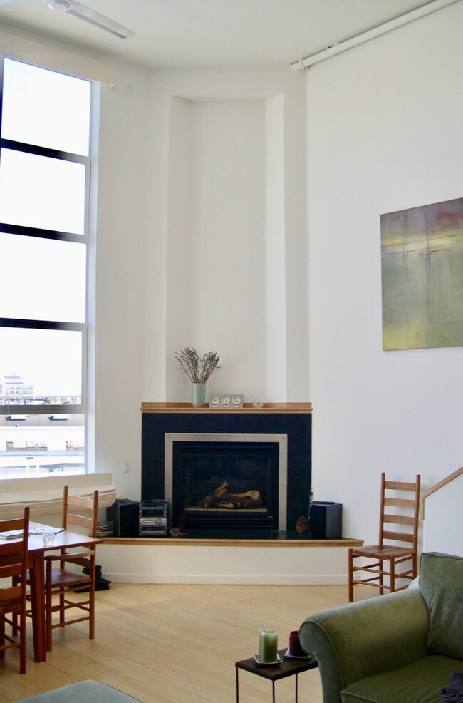 Building Photo - 301 Rhode Island St