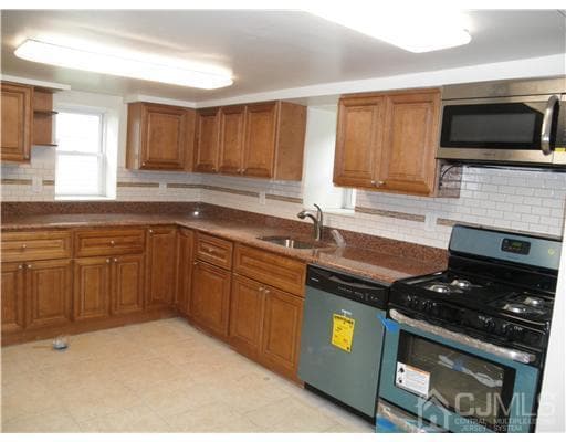 Building Photo - 4 Brant St