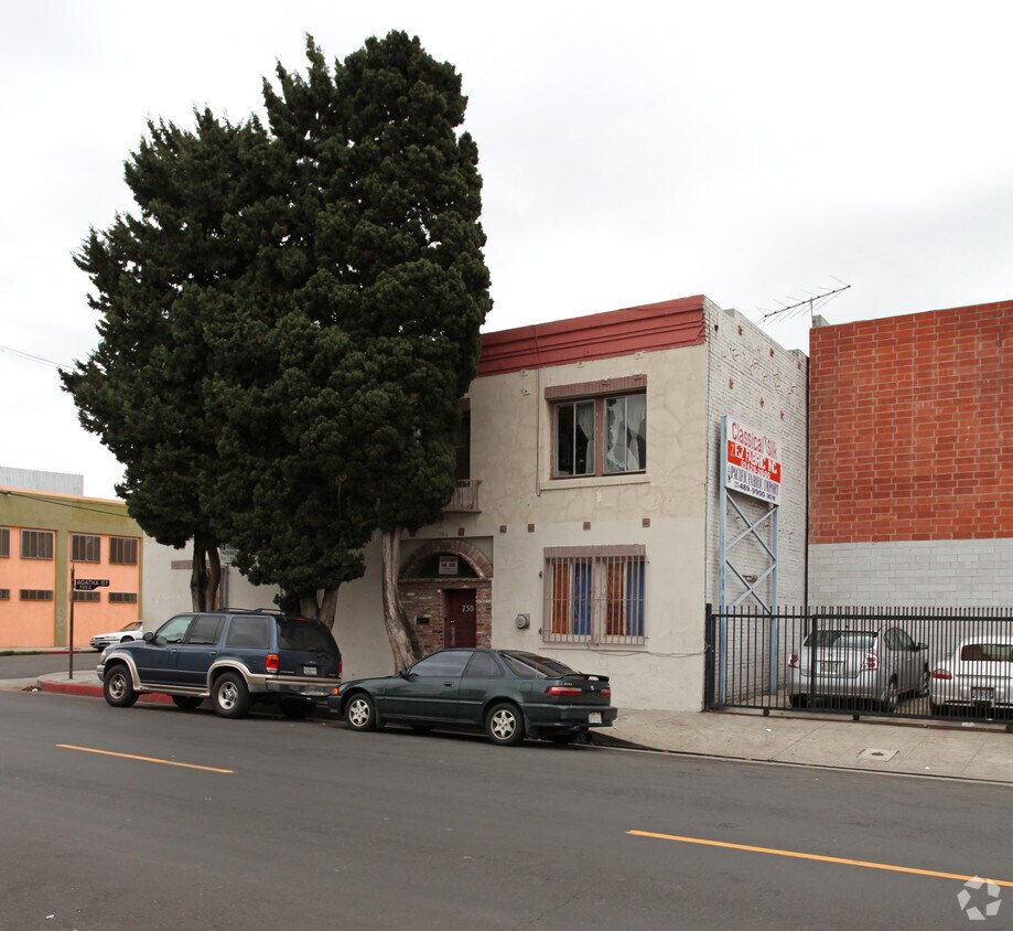 Building Photo - 750 Crocker St