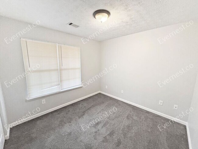 Building Photo - 148 Dukes Rd