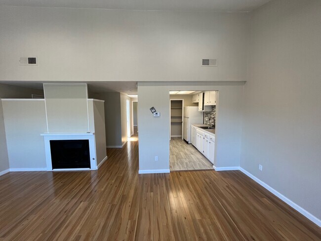 Building Photo - 61 Knolls Ln