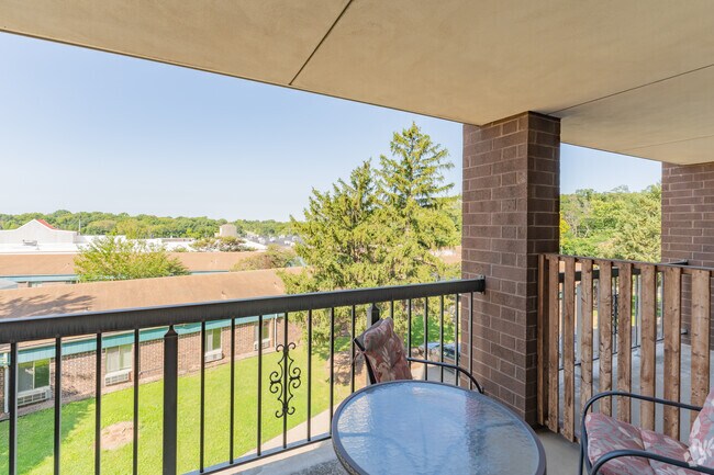 1HAB, 1BA - 483SF - Hickory Glen, Active Senior Living