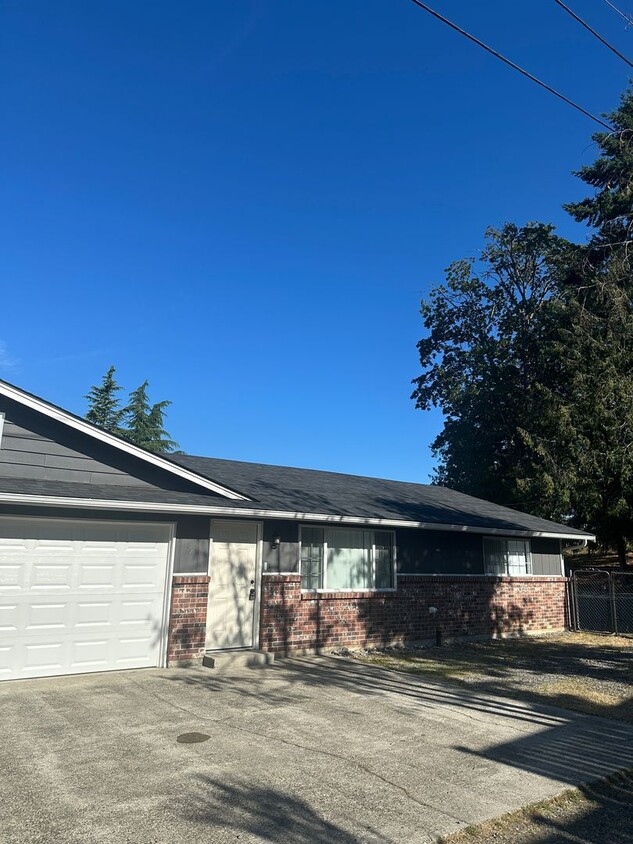 Foto principal - 9021 128th St E