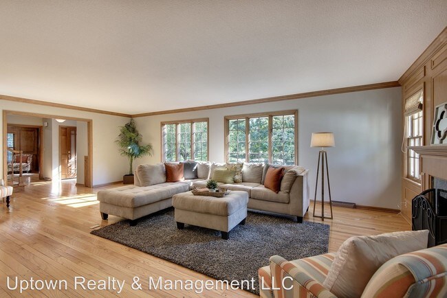 Building Photo - 216 Meadowbrook Rd