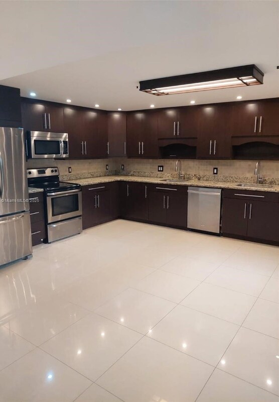 Foto del edificio - 20301 NE 30th Ave