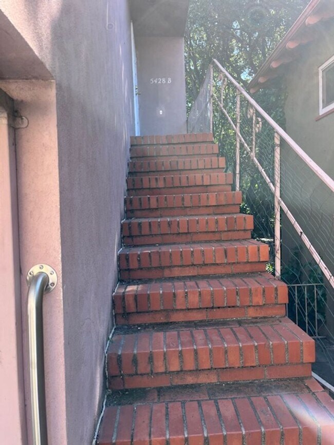 Foto del edificio - 5428 Claremont Ave