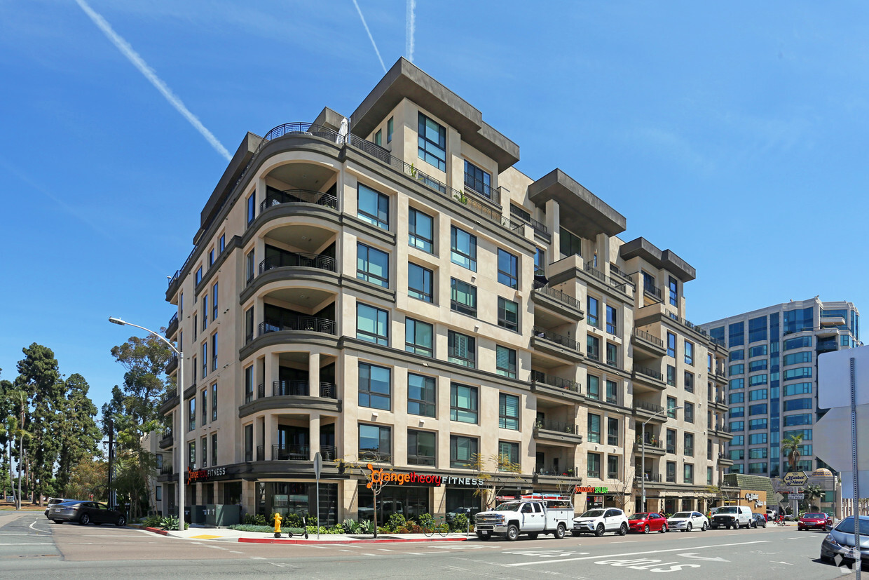 Primary Photo - Vue on 5th