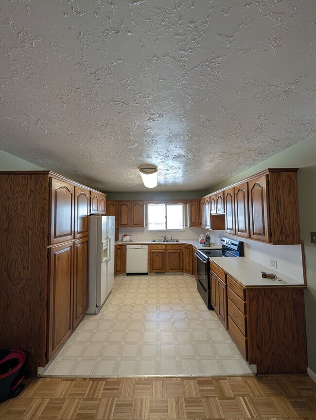 Building Photo - 129 N 100 W