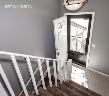 Building Photo - 3-bedroom / 2-bath Duplex w finished lower...