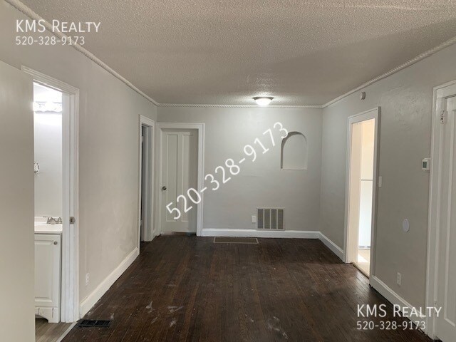 Building Photo - 551 S Hardy Ave