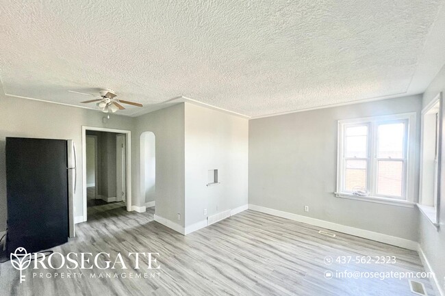 Building Photo - Charming 1 Bed 1 Bath Upper-Level Unit in ...