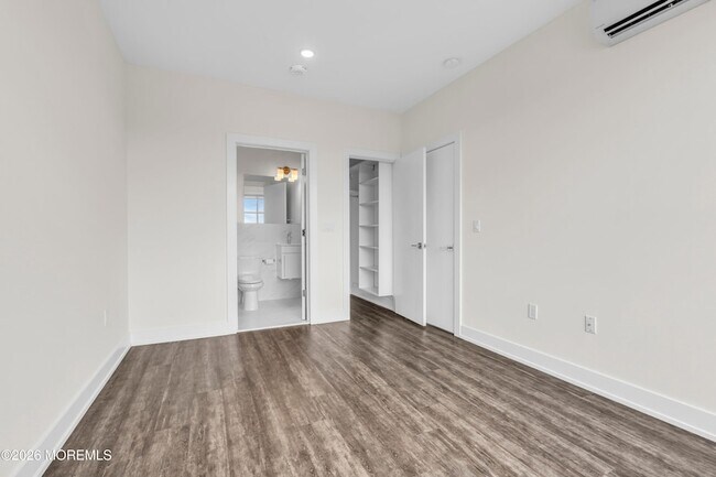 Building Photo - 521 Lakeview Ave