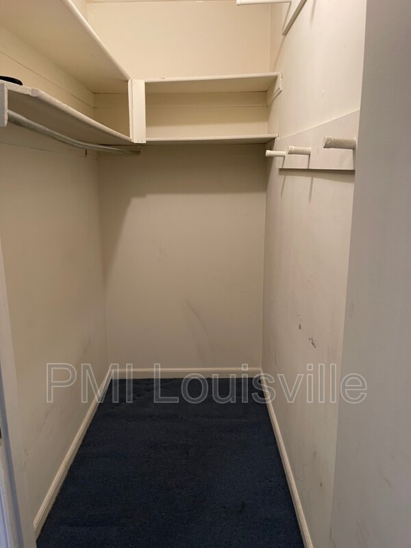 Foto del edificio - 160 W Blue Lick Rd